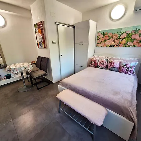 By The Mill * 로고즈니차